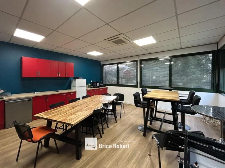 15 Rue Jean-Elysée Dupuy, Champagne-au-Mont-d'Or à louer - Photo intérieure – Image 3 sur 8