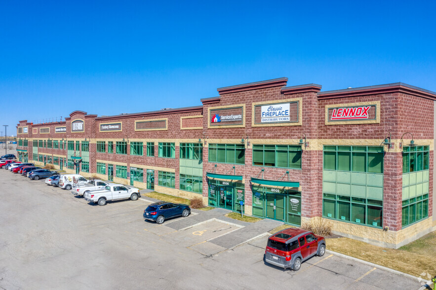 11500 35th St SE, Calgary, AB à louer - Photo de l’immeuble – Image 1 sur 10
