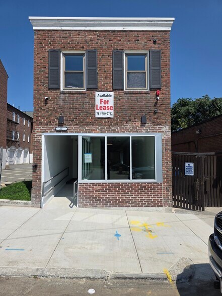 23 Commonwealth Ave, Chestnut Hill, MA à louer - Photo de l’immeuble – Image 1 sur 9
