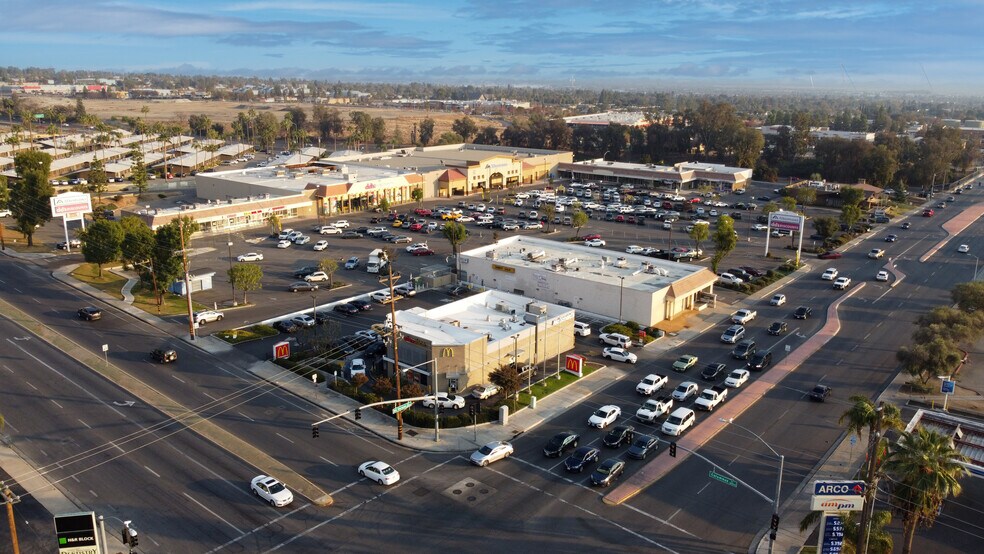 2683-2693 Mount Vernon Ave, Bakersfield, CA à louer - Photo de l’immeuble – Image 1 sur 5