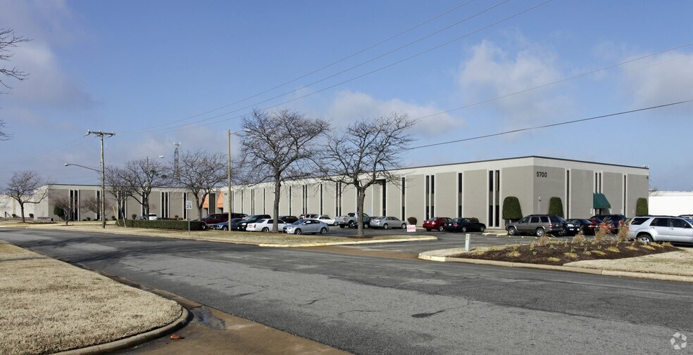 5700 Thurston Ave, Virginia Beach, VA à louer - Photo de l’immeuble – Image 1 sur 7