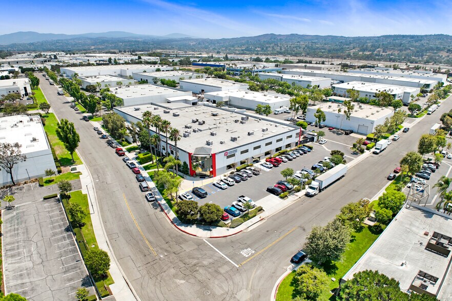 4900 E Hunter Ave, Anaheim, CA à vendre - Photo de l’immeuble – Image 2 sur 23