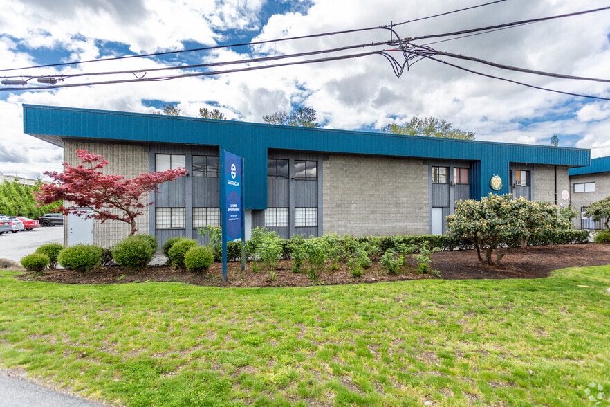 1750 McLean Ave, Port Coquitlam, BC à louer - Photo de l’immeuble – Image 2 sur 12