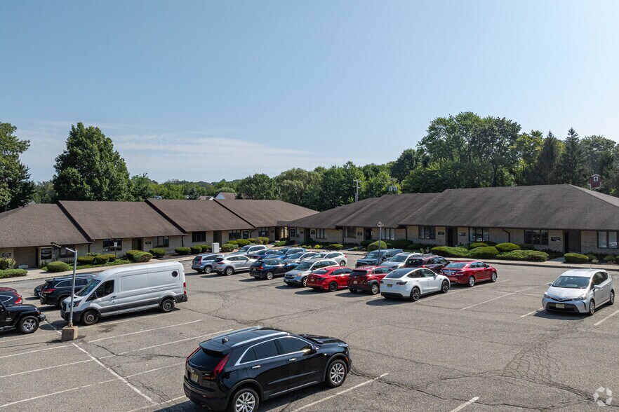 121 Center Grove Rd, Randolph, NJ à louer - Photo de l’immeuble – Image 2 sur 4