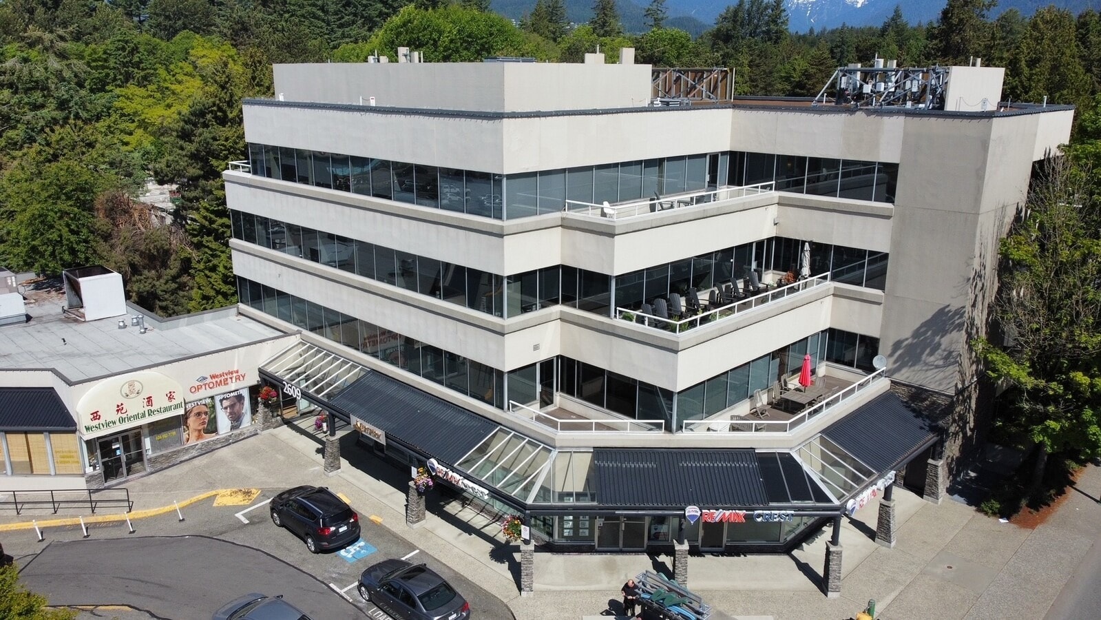 2609 Westview Dr, North Vancouver, BC à louer Photo principale– Image 1 sur 6