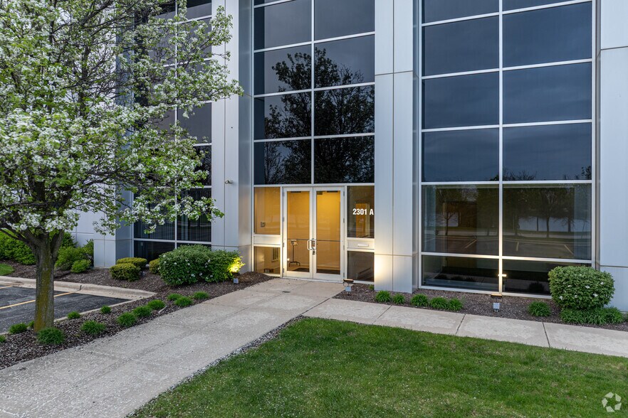 2301 Ellis Ct, New Lenox, IL à louer - Photo de l’immeuble – Image 3 sur 7