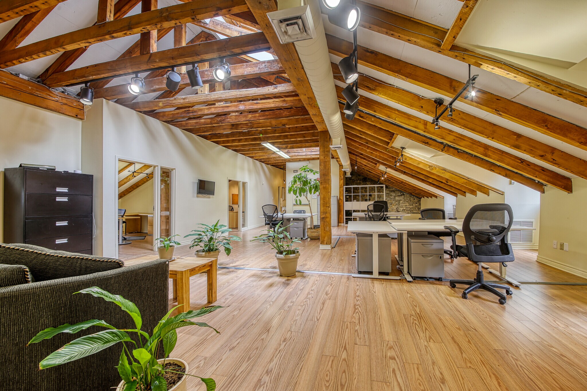 321 Rue de la Commune O, Montréal, QC à louer Photo intérieure– Image 1 sur 8