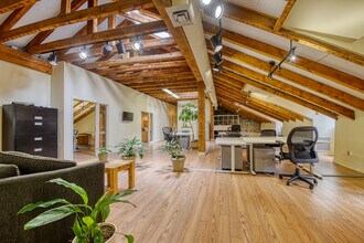 321 Rue de la Commune O, Montréal, QC à louer Photo intérieure– Image 1 sur 8