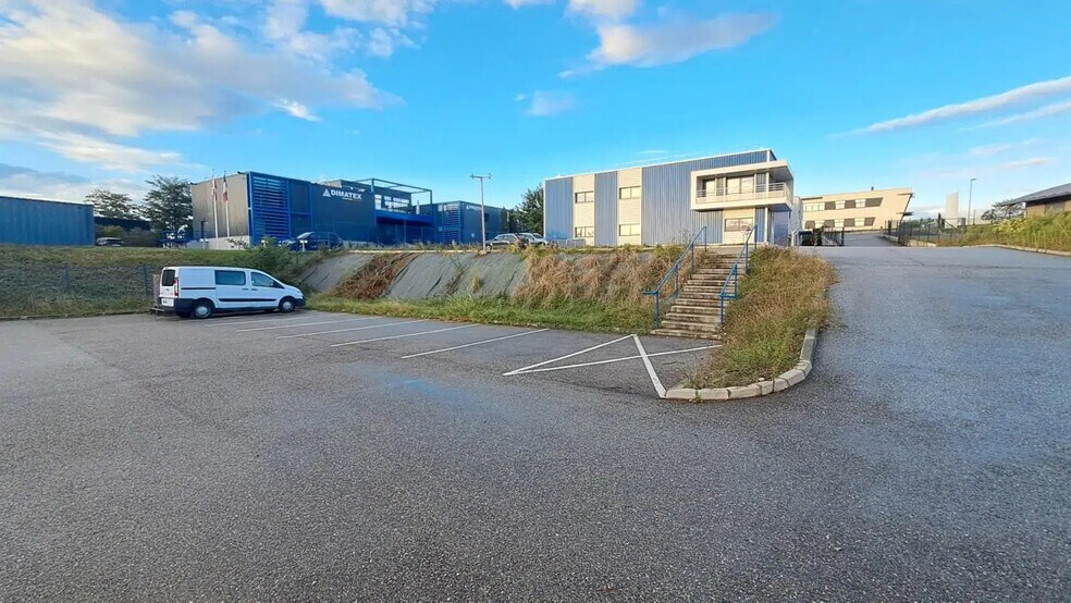 Bureau dans FLEURIEUX SUR L 39 ARBRESLE à louer - Photo de l’immeuble – Image 2 sur 7
