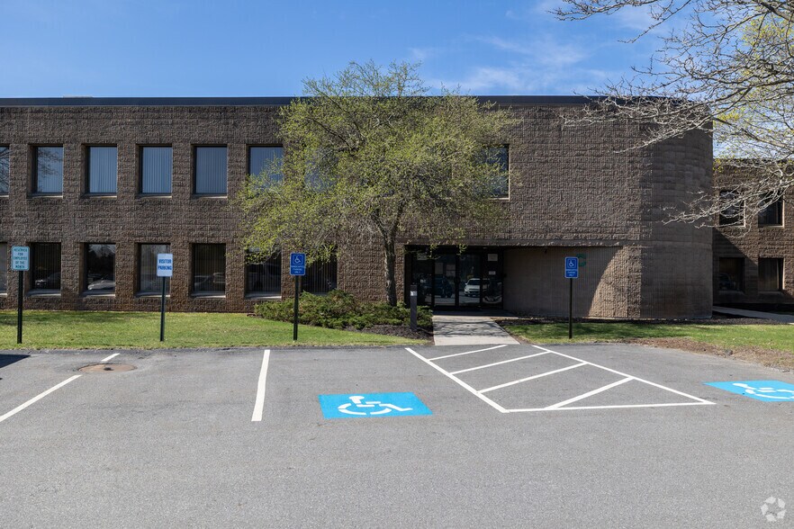 22 Cotton Rd, Nashua, NH à louer - Photo de l’immeuble – Image 3 sur 7