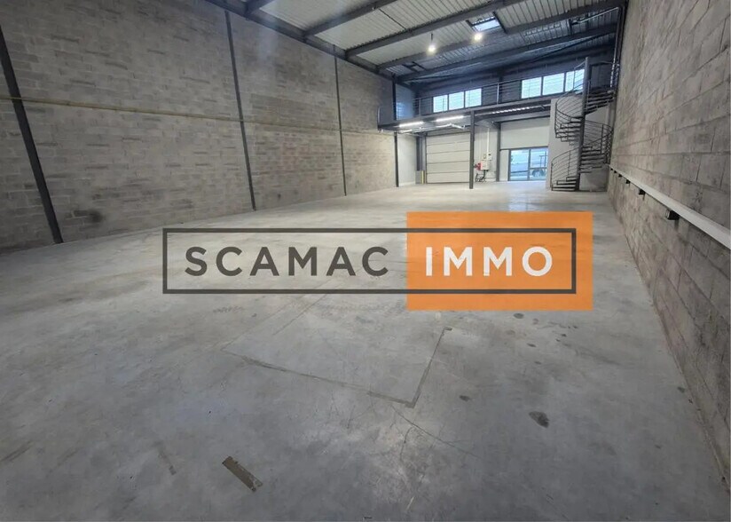 Local d'activités dans Louvres à vendre - Photo de l’immeuble – Image 2 sur 4