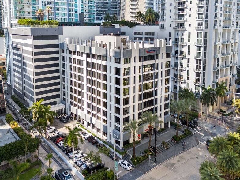 1110 Brickell Ave, Miami, FL à vendre - Photo de l’immeuble – Image 2 sur 6