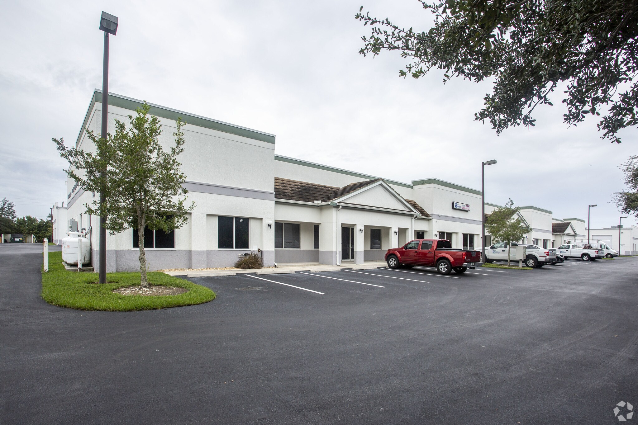 10801 Sunset Plaza Cir, Fort Myers, FL à vendre Photo principale– Image 1 sur 18