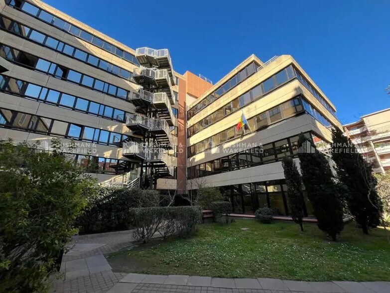 Bureau dans Marseille à louer - Photo de l’immeuble – Image 1 sur 35