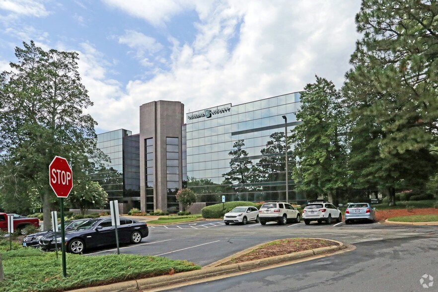 2840 Plaza Pl, Raleigh, NC à louer - Photo de l’immeuble – Image 3 sur 13