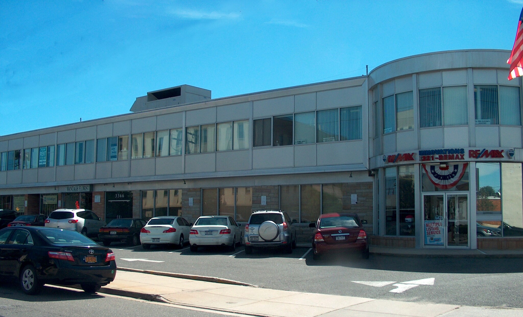 3366 Park Ave, Wantagh, NY à louer Photo de l’immeuble– Image 1 sur 2