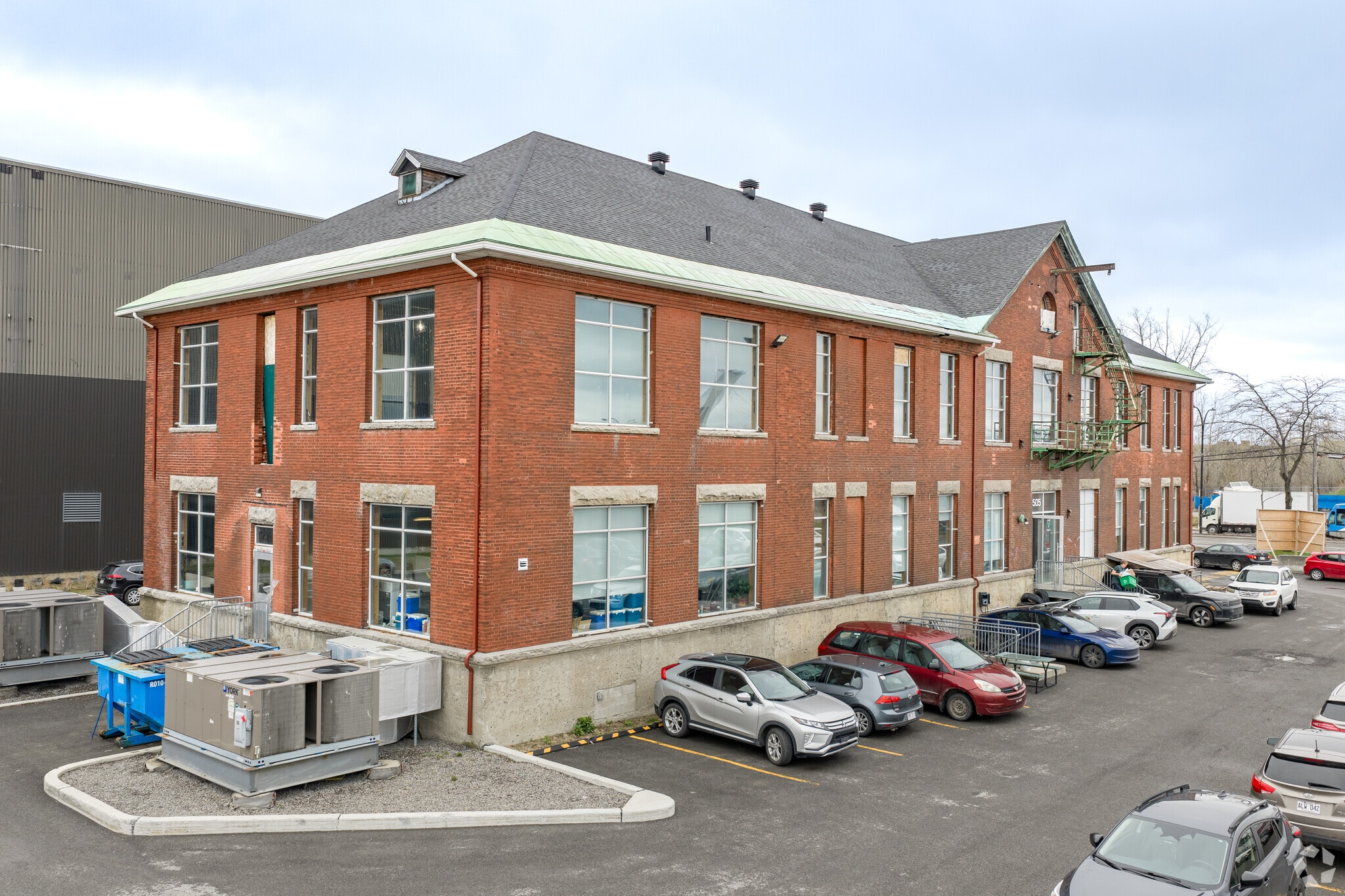 1505 Rue Dickson, Montréal, QC à vendre Photo principale– Image 1 sur 9