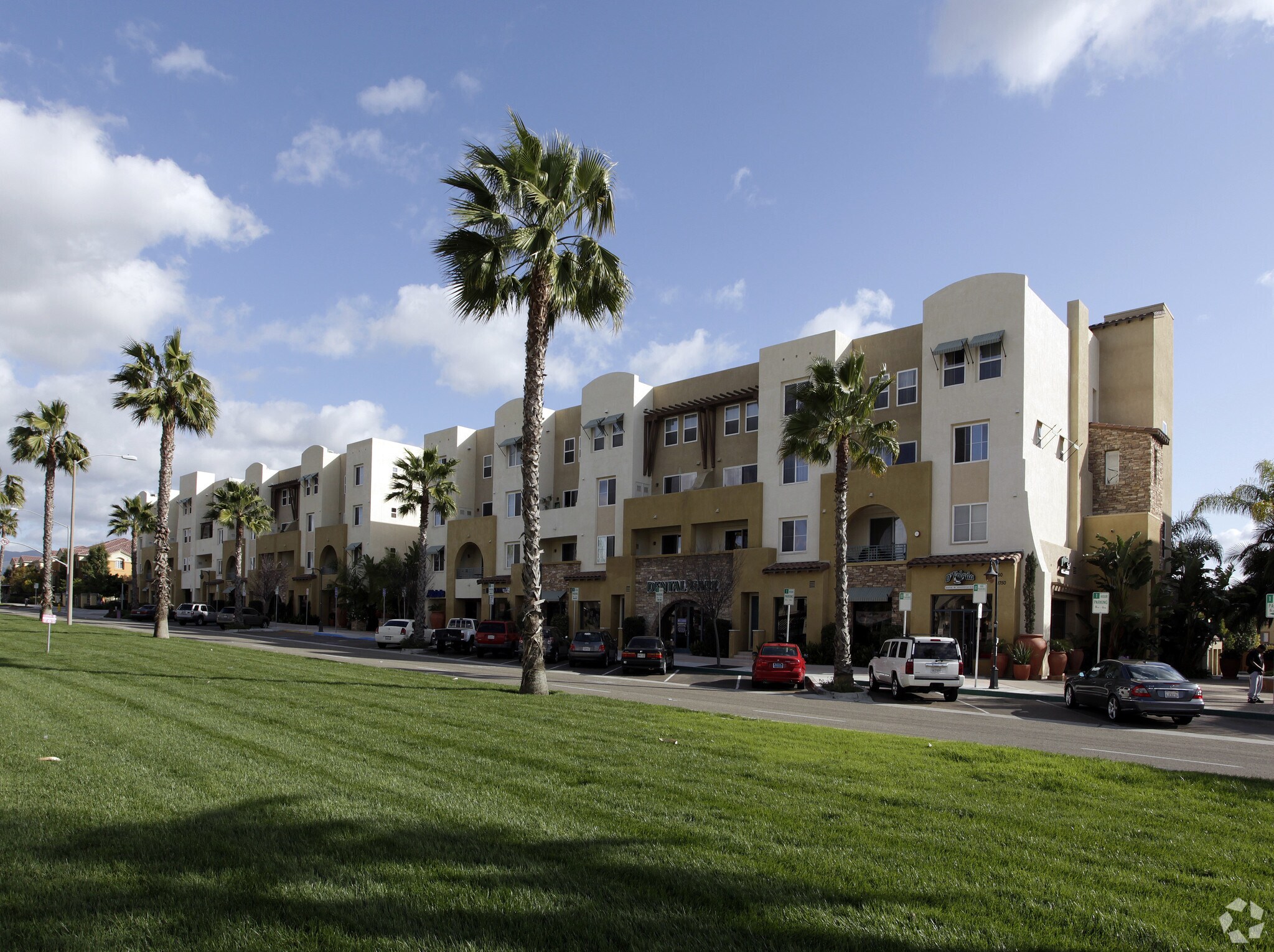 1730-1760 E Palomar St, Chula Vista, CA à louer Photo principale– Image 1 sur 6