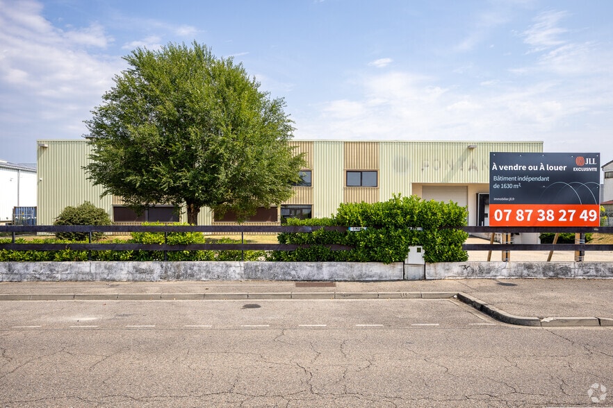 8 Rue Des Freres Lumiere, Genas à louer - Photo de l’immeuble – Image 3 sur 3