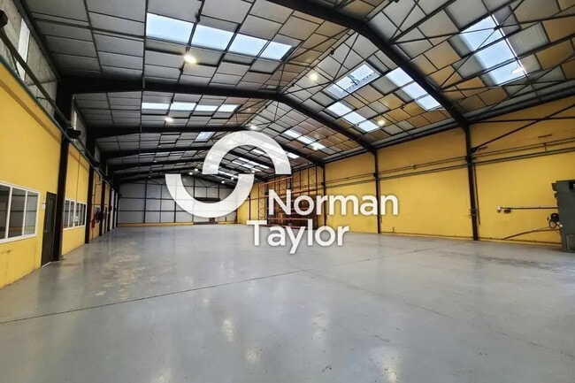 Plus de détails pour Local d'activités à louer