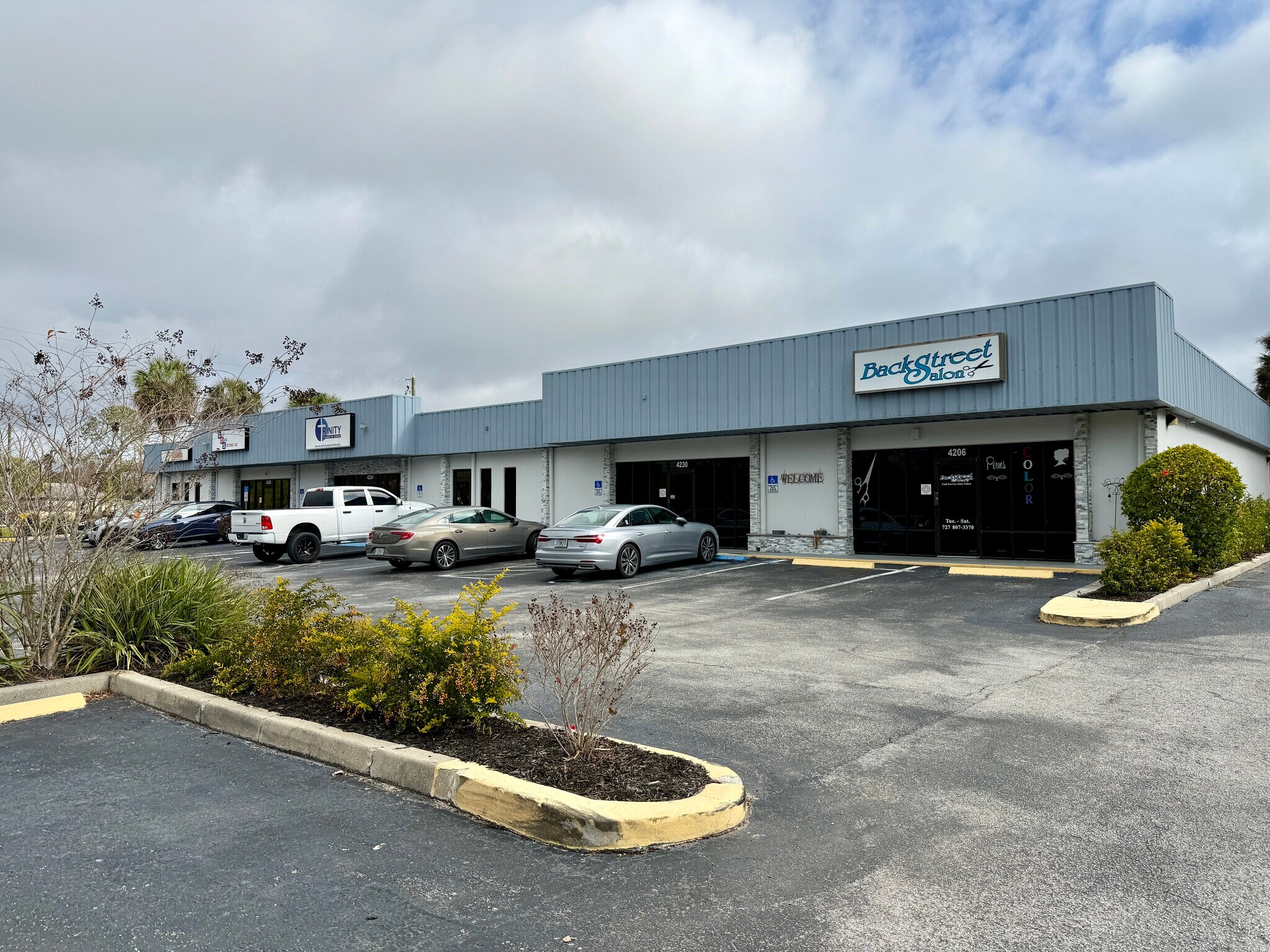 4206-4238 St Lawrence dr, New Port Richey, FL à louer Photo principale– Image 1 sur 9