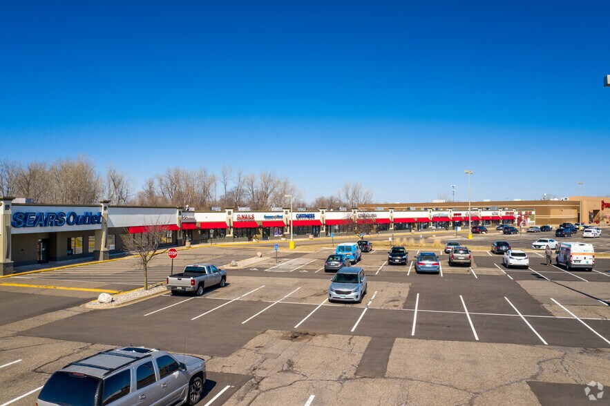 77-141 85th Ave NW, Coon Rapids, MN à louer - Photo de l’immeuble – Image 2 sur 20