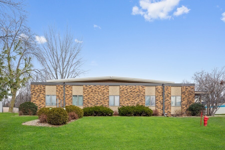 725 Spiral Blvd, Hastings, MN à louer Photo principale– Image 1 sur 14