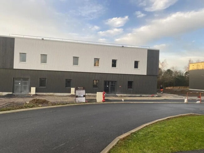 Plus de détails pour Local d’activités à vendre