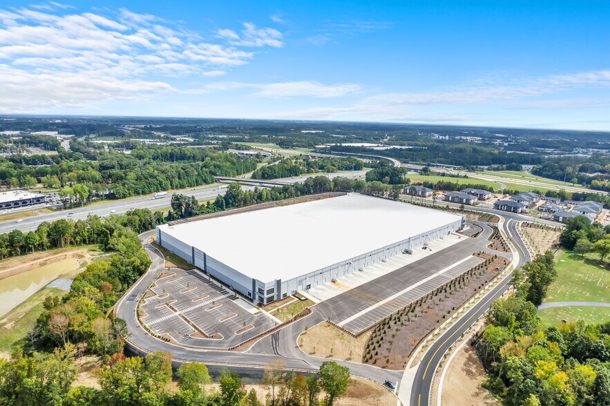 11320 Beltway Industrial Dr, Huntersville, NC à louer - Photo de l’immeuble – Image 2 sur 4