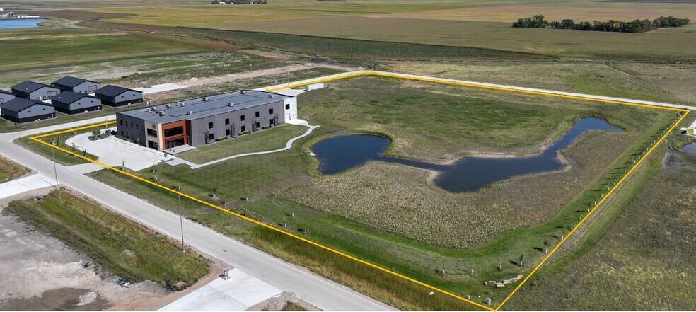 1080 You Betcha Dr, Horace, ND à vendre - Photo de l’immeuble – Image 2 sur 3