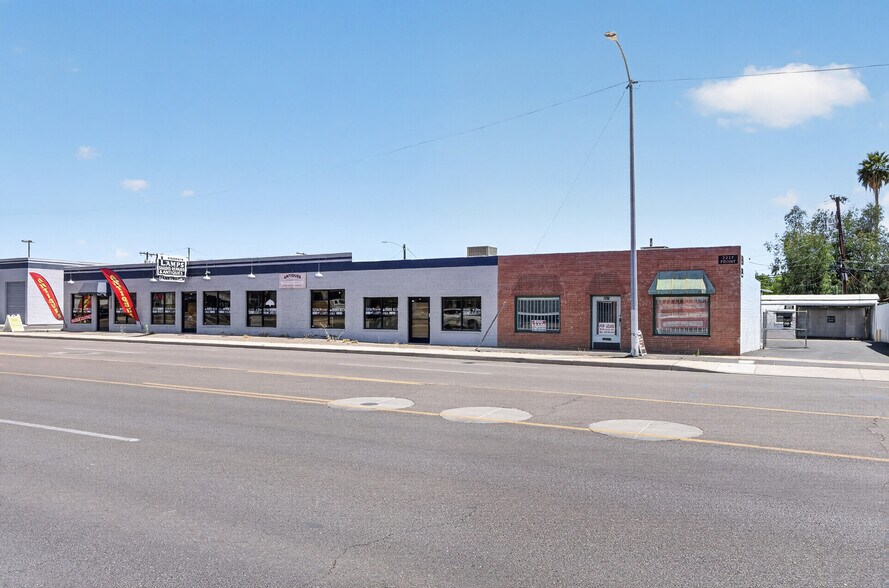 2221-2225 E Indian School Rd, Phoenix, AZ à vendre - Photo de l’immeuble – Image 3 sur 12