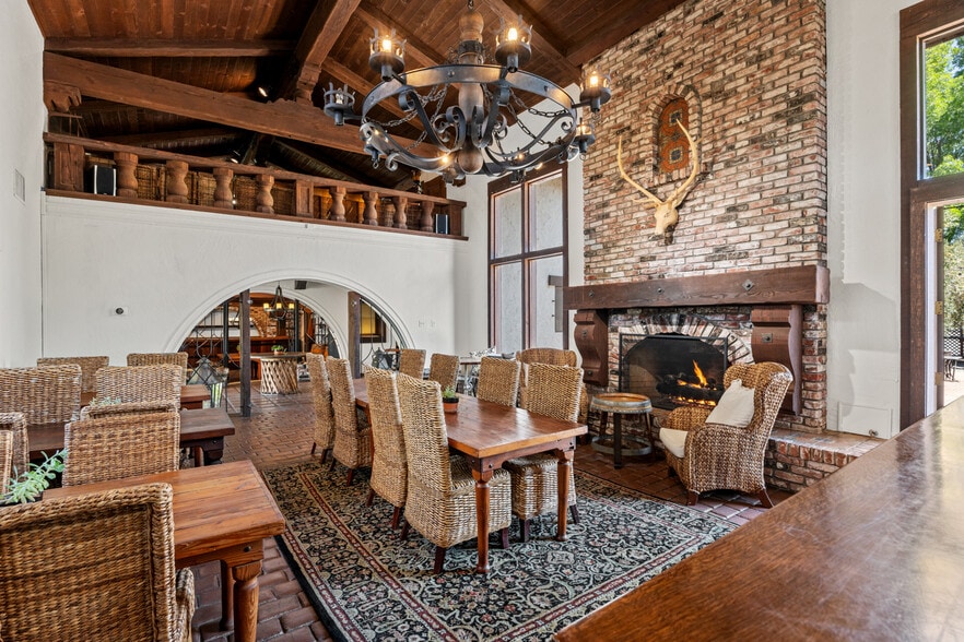 501 Parducci Rd, Ukiah, CA à louer - Photo intérieure – Image 3 sur 13