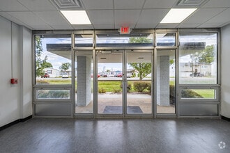 449 Blair Rd, Avenel, NJ à louer Photo intérieure– Image 2 sur 23