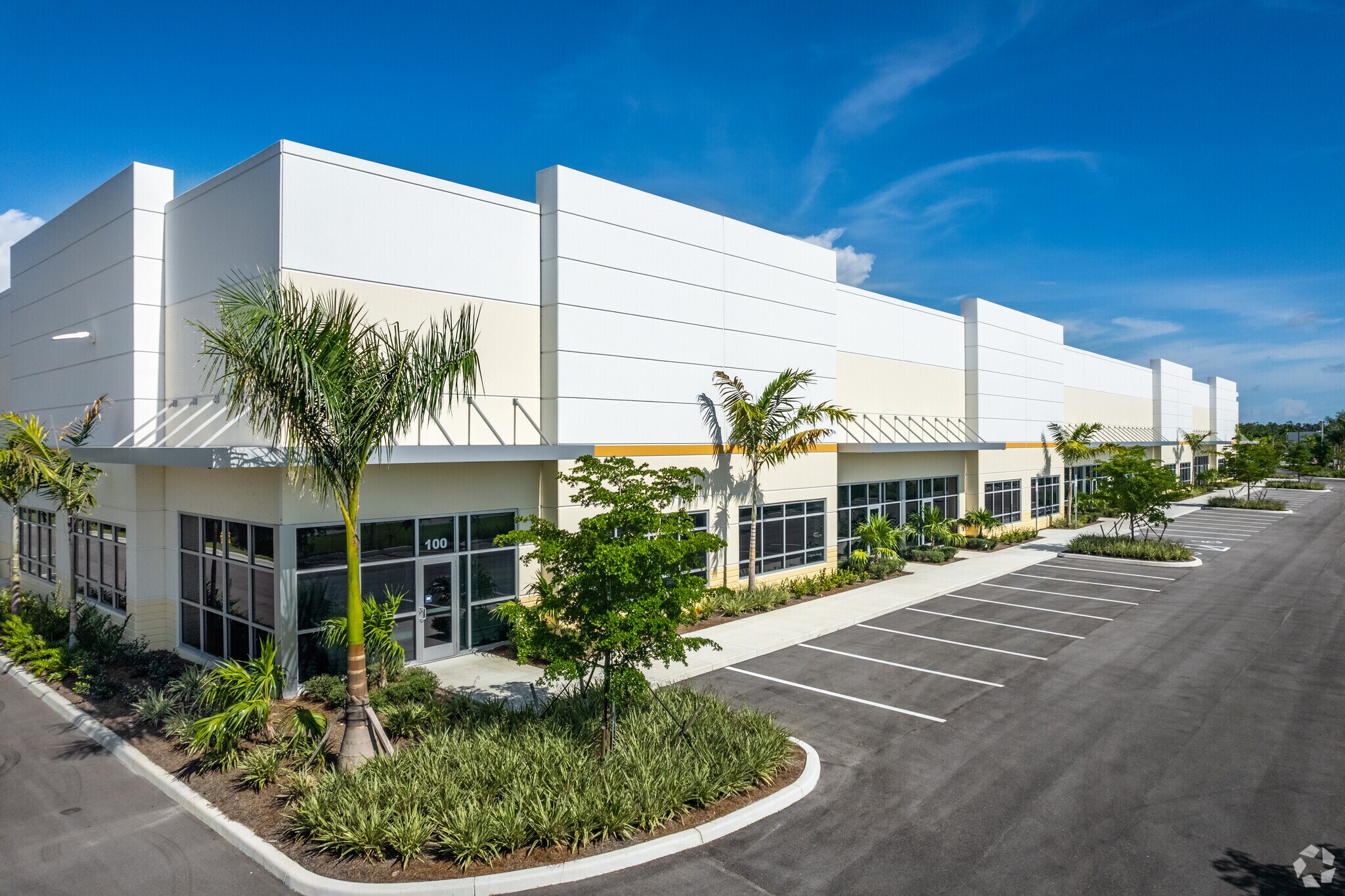 14601 Jetport Loop, Fort Myers, FL à louer Photo de l’immeuble– Image 1 sur 6