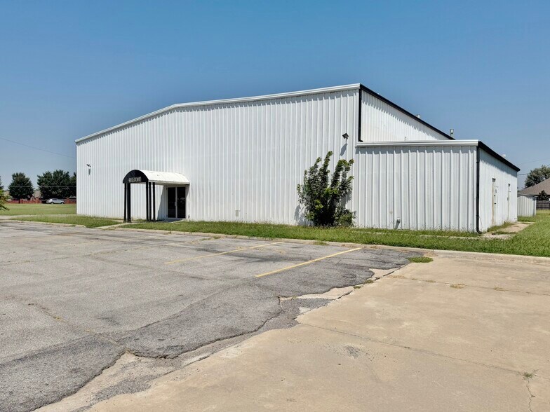 400 N Yukon Pky, Yukon, OK à vendre - Photo principale – Image 1 sur 5