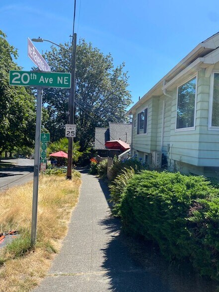 2007 NE Ravenna Blvd, Seattle, WA à vendre - Photo de l’immeuble – Image 3 sur 4