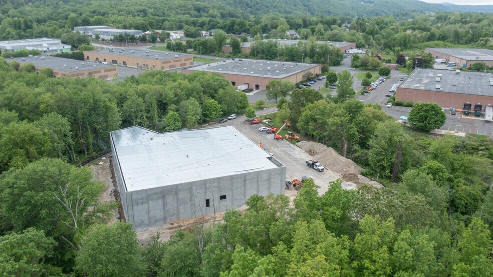 113 Silvermine Rd, Brookfield, CT à louer - Photo de l’immeuble – Image 3 sur 7