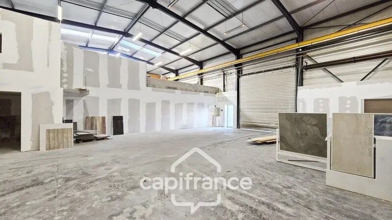 Bureau dans Saint-Rémy à louer Photo de l’immeuble– Image 1 sur 8