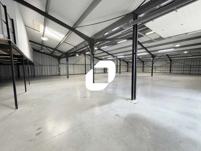 Bureau dans Sainte-Eulalie à louer - Photo intérieure – Image 2 sur 14