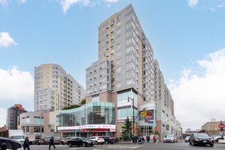Plus de détails pour 131-07 40th Rd, Flushing, NY - Logement à vendre