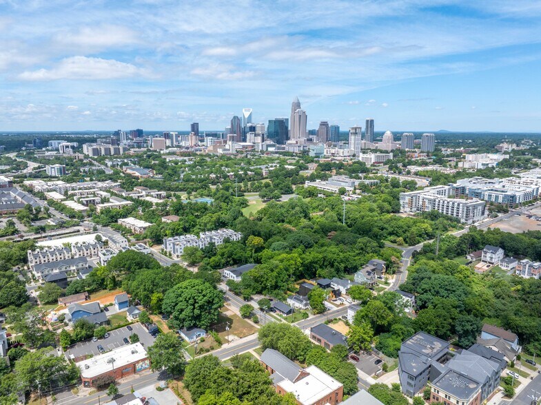 857 Belmont Ave, Charlotte, NC à louer - Photo de l’immeuble – Image 2 sur 8