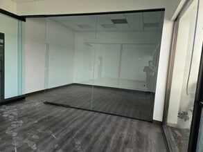 9701-9741 Canoga Ave, Chatsworth, CA à louer Photo intérieure– Image 2 sur 9