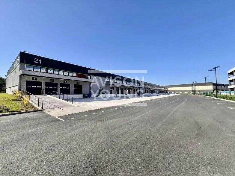 Local d’activités dans Aulnay-sous-Bois à louer - Photo de l’immeuble – Image 2 sur 13