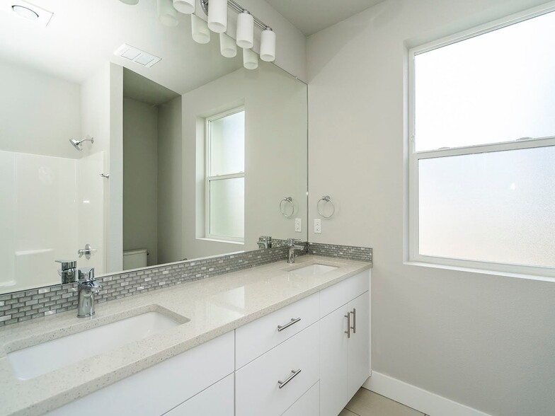 436 NE Stafford St, Portland, OR à vendre - Photo de l’immeuble – Image 3 sur 5