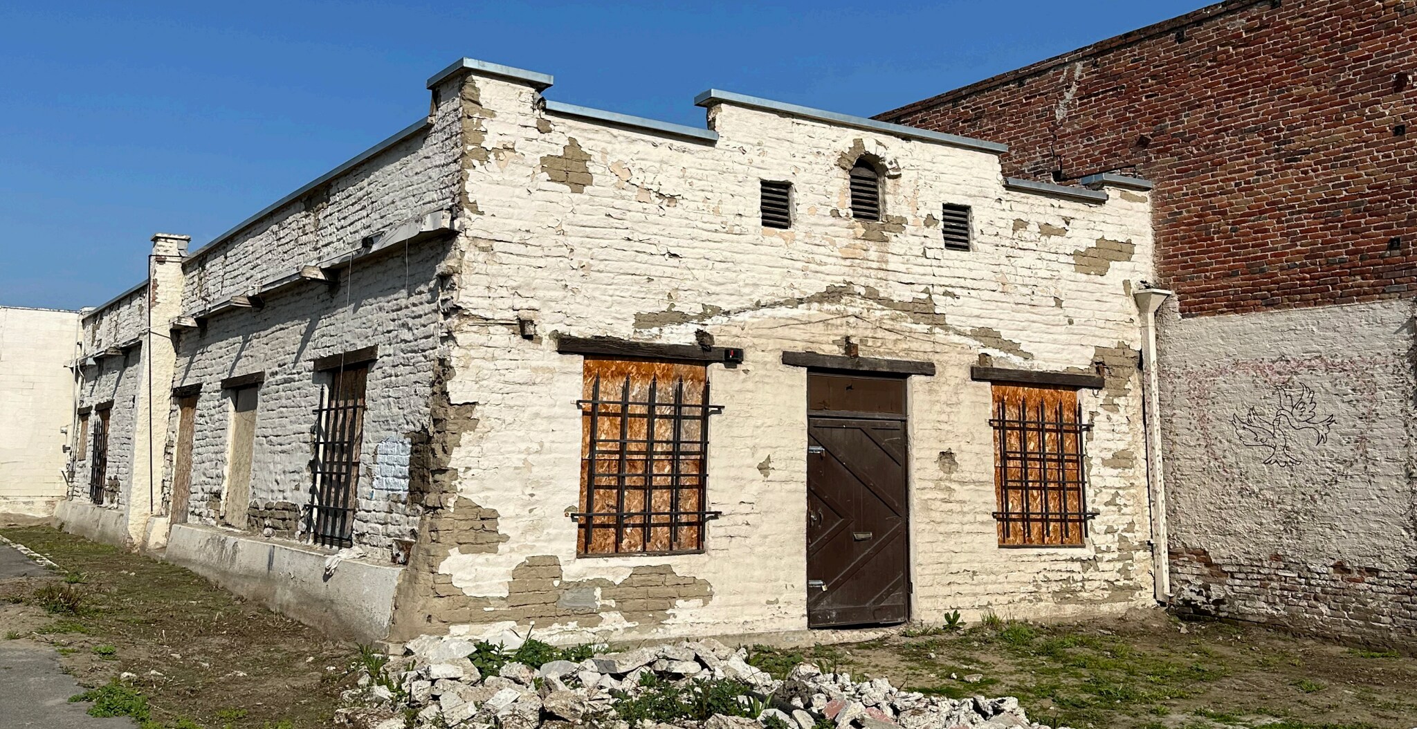 112 E Oak Ave, Visalia, CA à vendre Photo principale– Image 1 sur 5