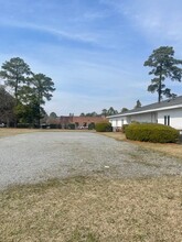 1710 E Arlington Blvd, Greenville, NC à louer Photo de l’immeuble– Image 2 sur 13