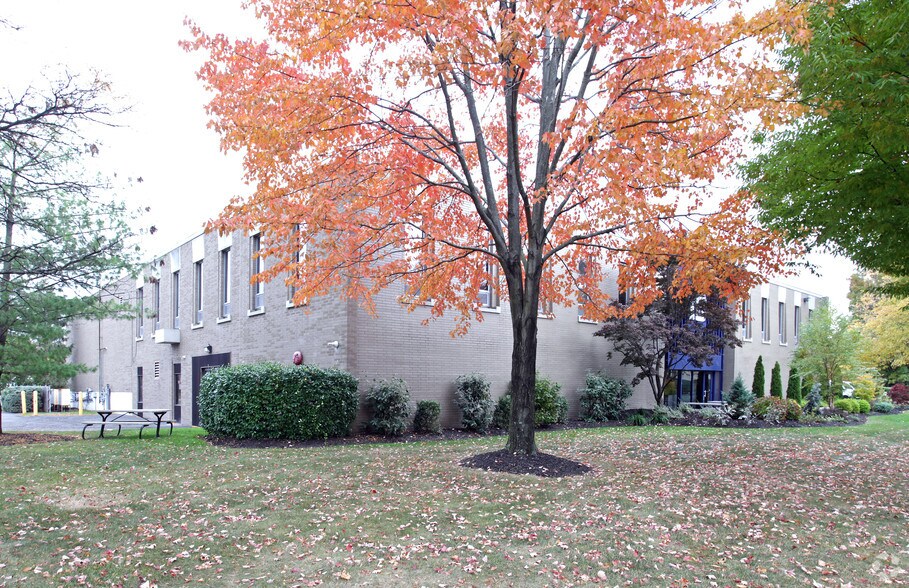 75 W Century Rd, Paramus, NJ à louer - Photo principale – Image 1 sur 3