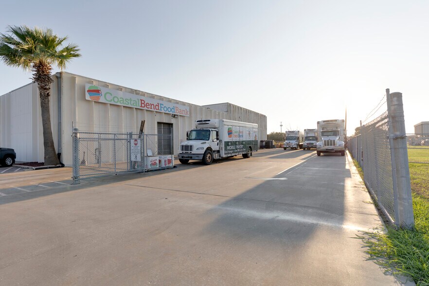 826 Krill St, Corpus Christi, TX à louer - Photo de l’immeuble – Image 2 sur 42