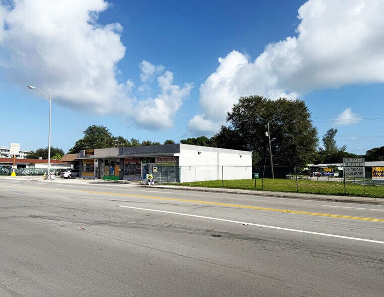 13639 W Dixie Hwy, North Miami, FL à louer - Photo de l’immeuble – Image 3 sur 4