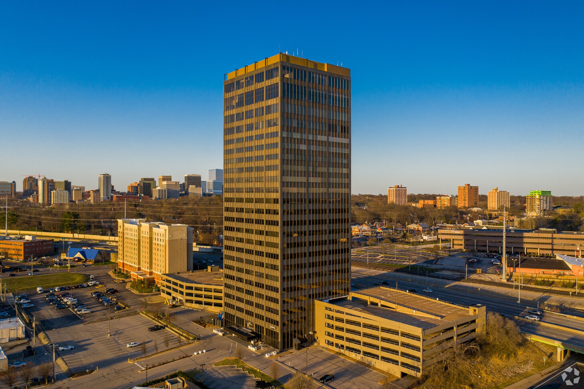 1034 S Brentwood Blvd, Richmond Heights, MO à louer Photo principale– Image 1 sur 11